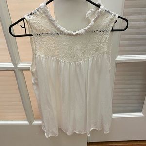 White high-neck tank top🤍
